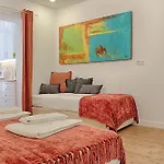 By Trip2portugal Гостьовий будинок Лісабон